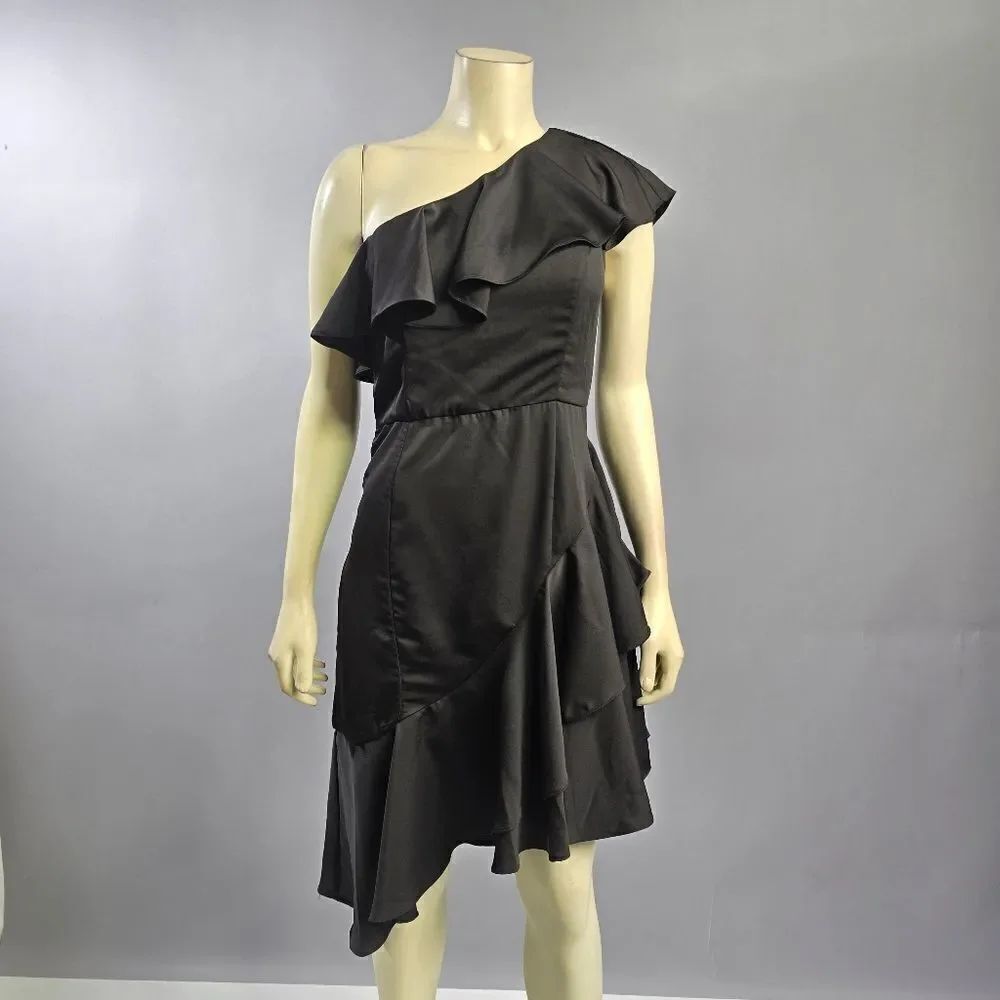 The Impeccable Pig Medium Elegant Black One-Shoulder Dress R8